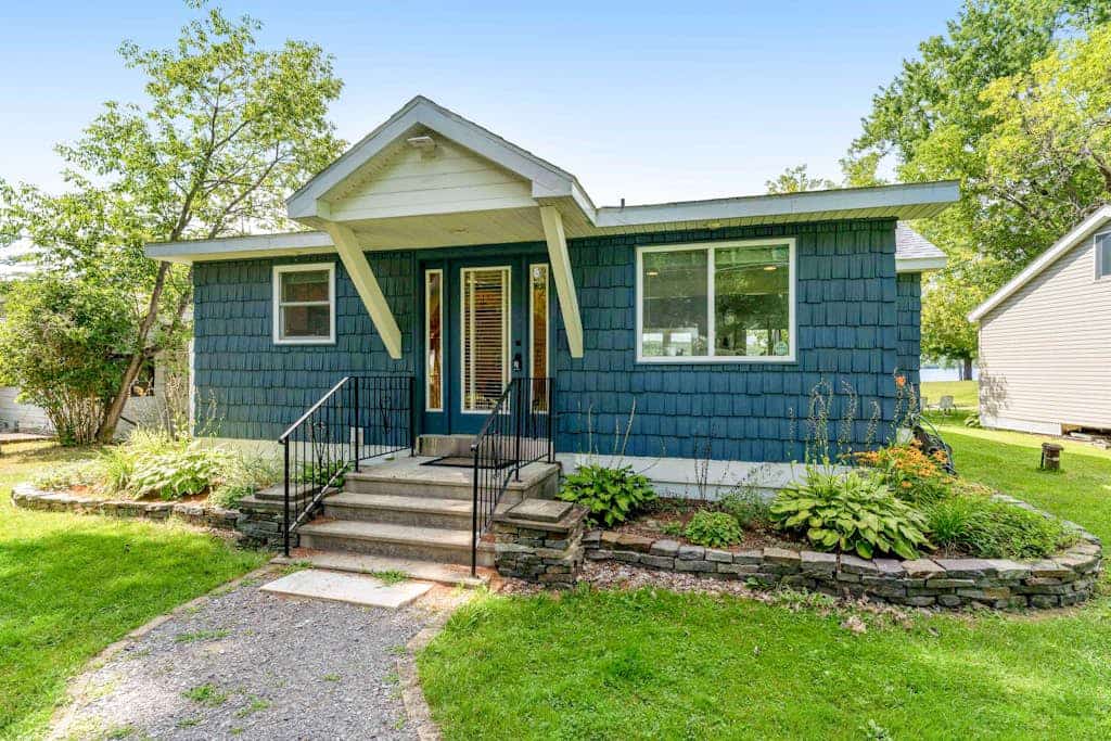 Dog-friendly lake escape with sunroom, high-speed WiFi, water views & central AC