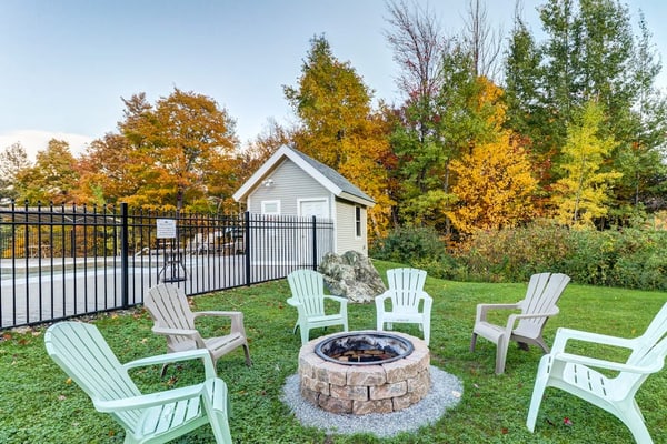 Clean & bright condo with mountain views & modern kitchen - walk to lifts