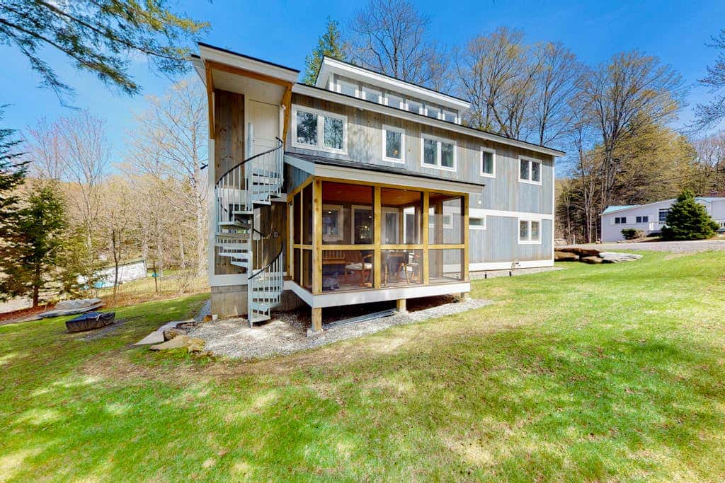 Turtle Grove Lakehouse