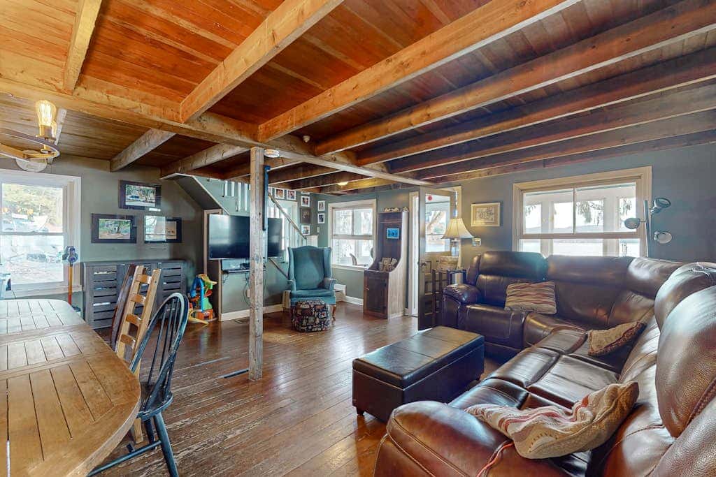 Lakefront Living