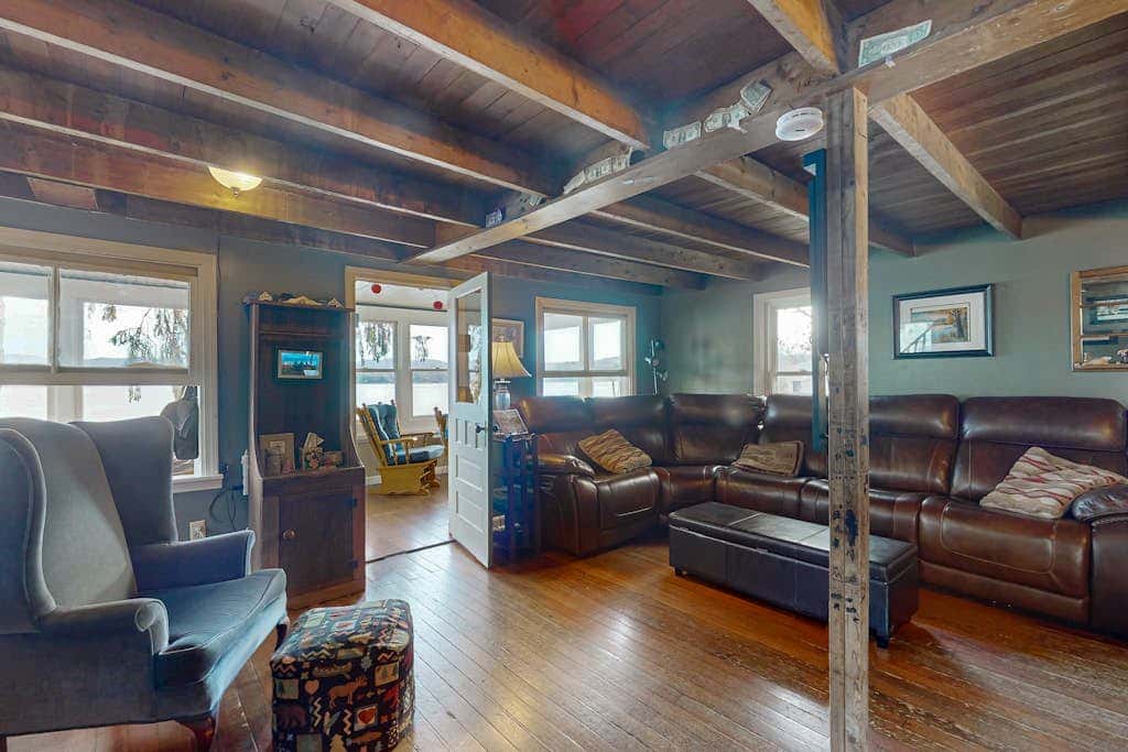 Lakefront Living