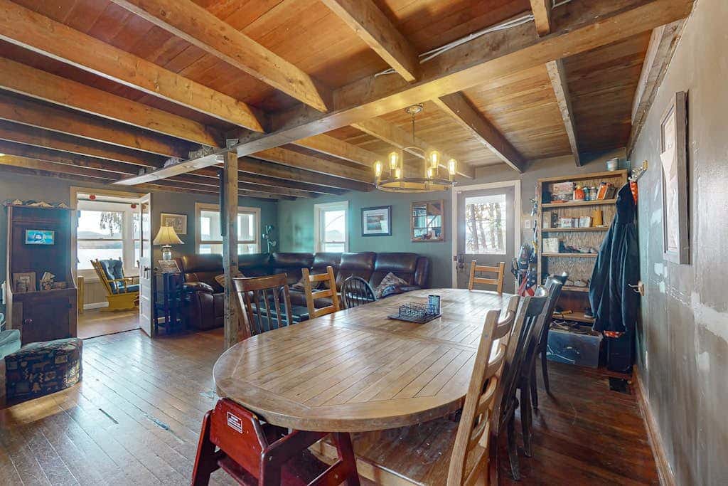 Lakefront Living