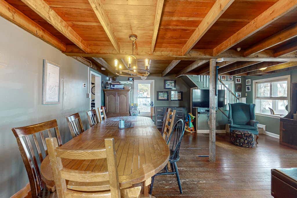 Lakefront Living