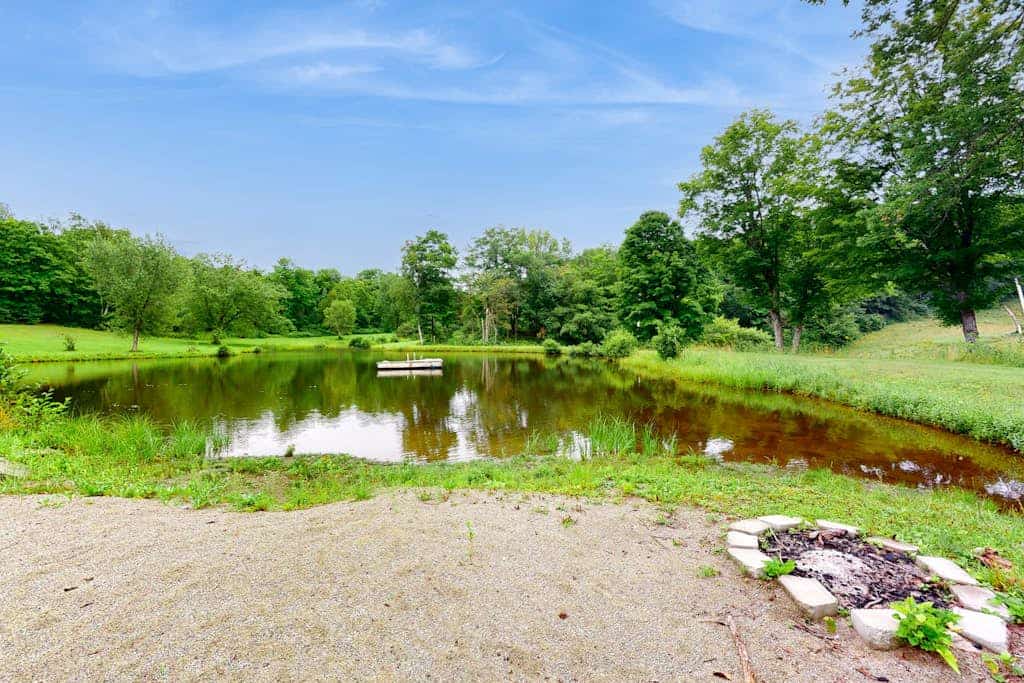 Adventure-filled getaway, ponds, trails, dog-friendly, w/d, BBQ, views & more