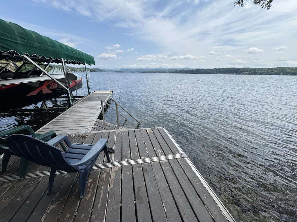 Lakefront house with mountain-range views, waterfront dock, 2 SUPs & kayak