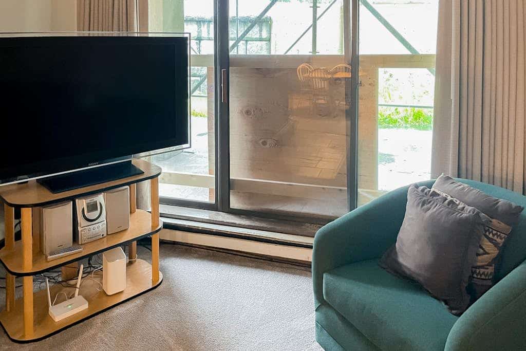 Comfortable mountain gem with pool, mountain views, & indoor parking space