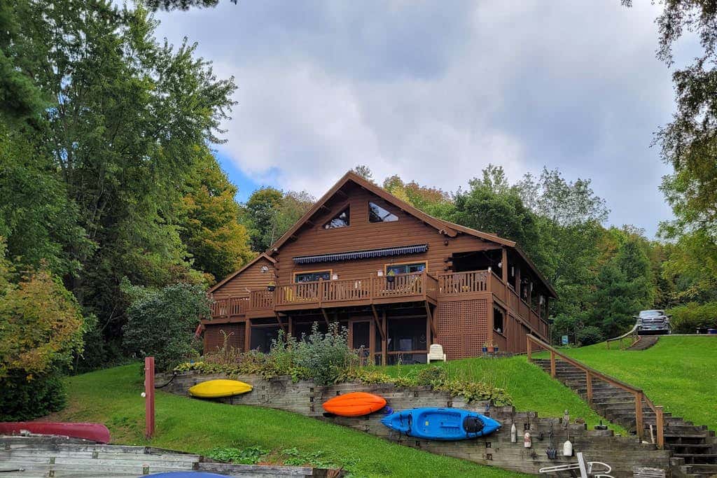 Lake Bomoseen Log Cabin