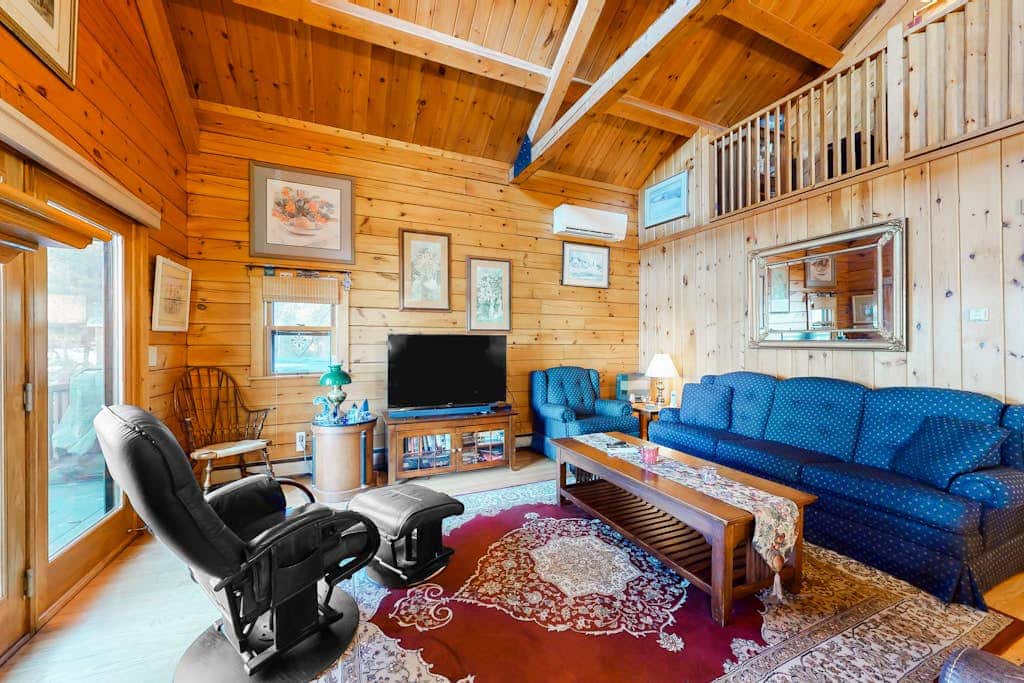 Lake Bomoseen Log Cabin