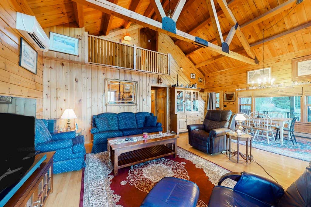 Lake Bomoseen Log Cabin