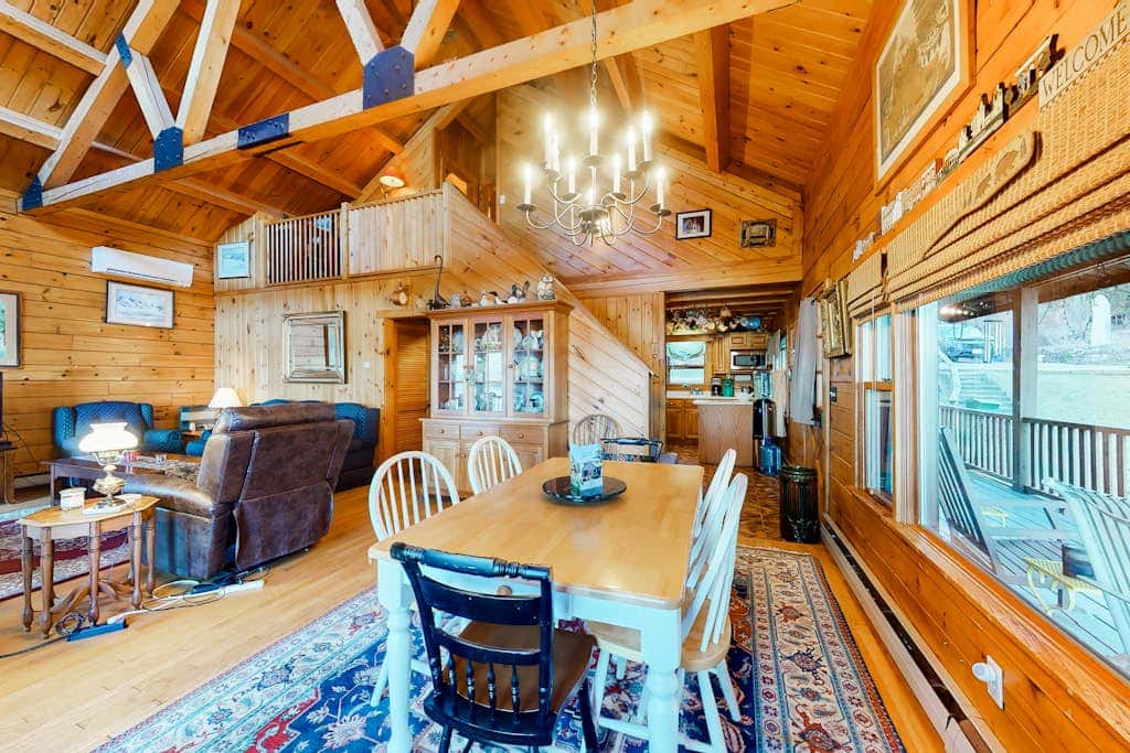 Lake Bomoseen Log Cabin
