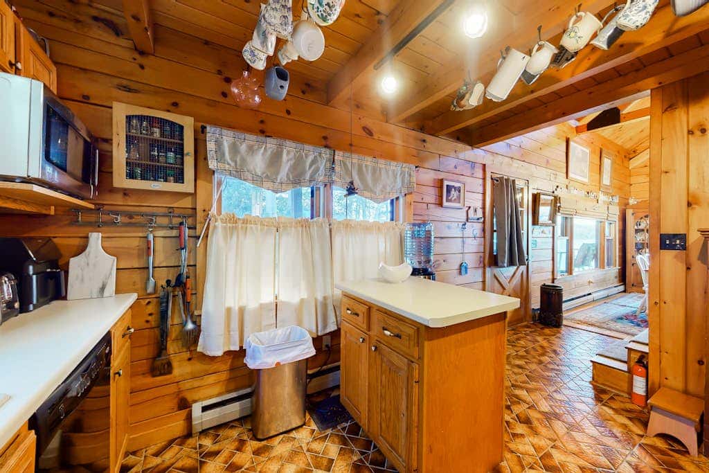 Lake Bomoseen Log Cabin