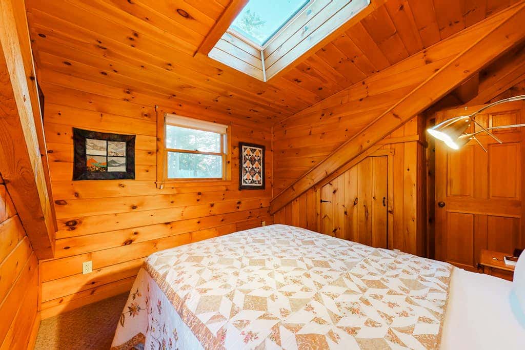 Lake Bomoseen Log Cabin