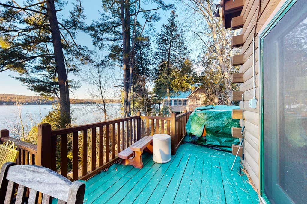 Lake Bomoseen Log Cabin