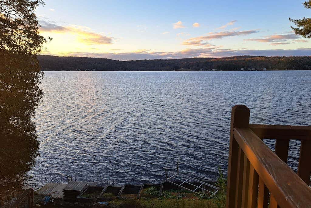 Lake Bomoseen Log Cabin