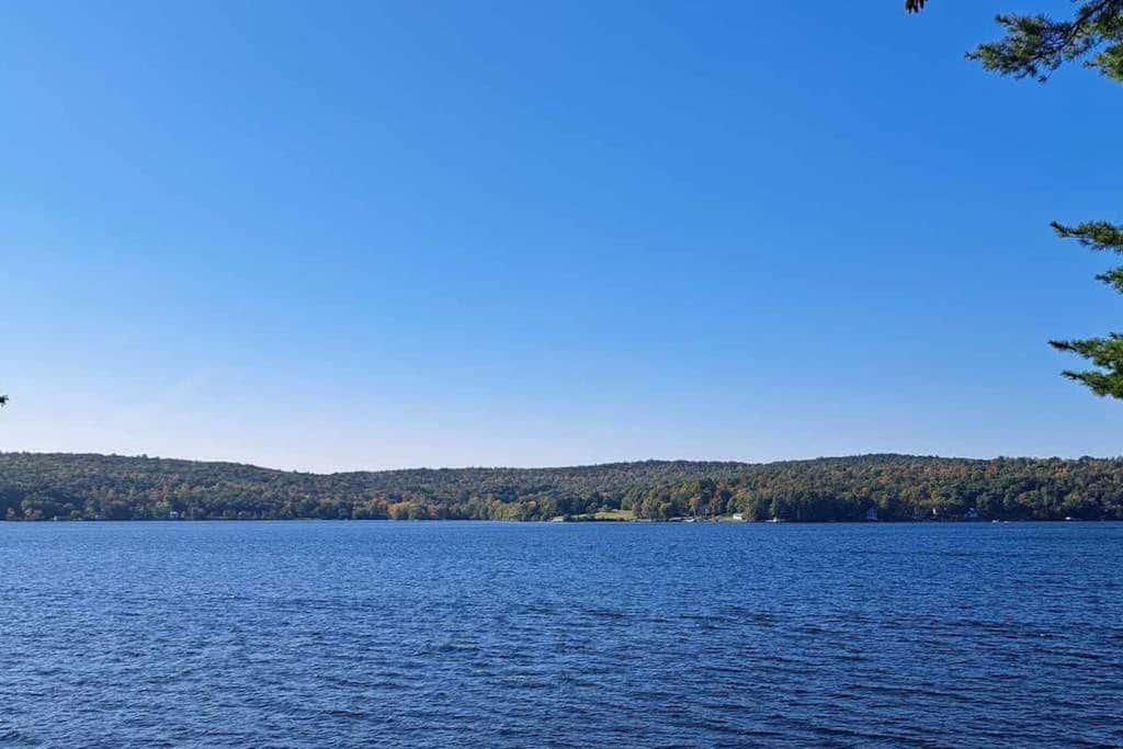 Lake Bomoseen Log Cabin