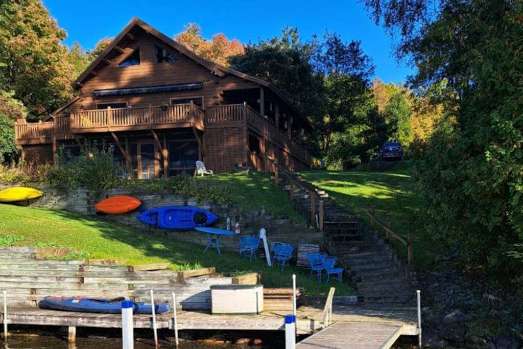 Lake Bomoseen Log Cabin