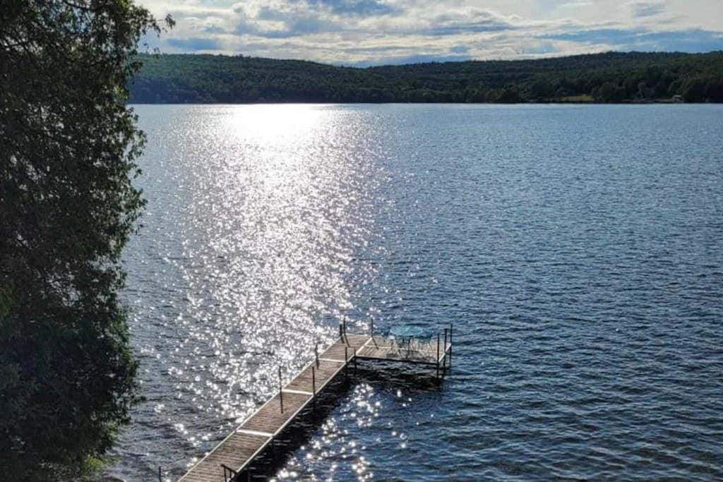 Lake Bomoseen Log Cabin
