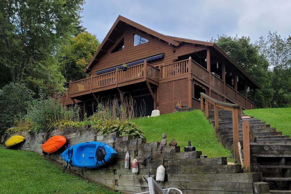 Lake Bomoseen Log Cabin