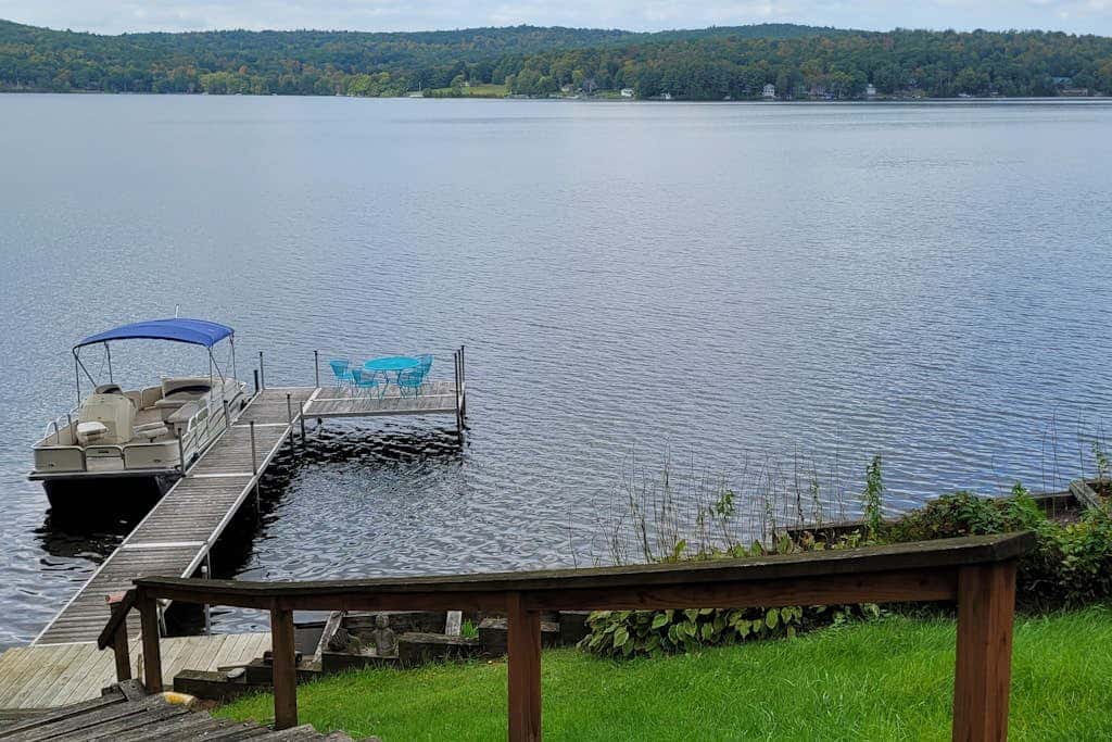 Lake Bomoseen Log Cabin