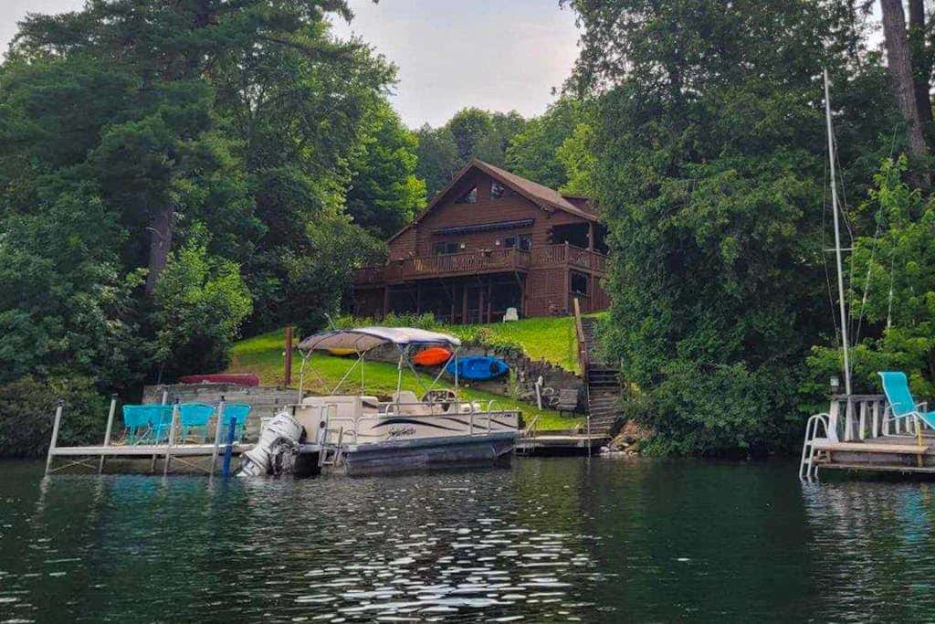 Lake Bomoseen Log Cabin