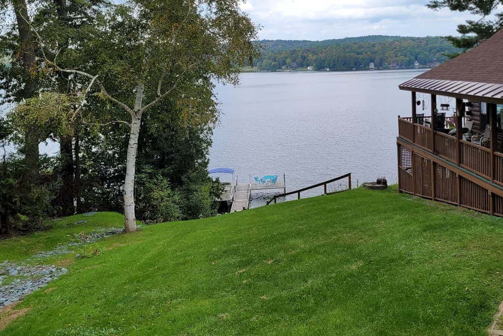 Lake Bomoseen Log Cabin