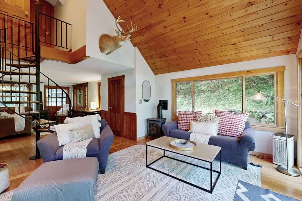 Charming waterfront 2BR house, private beach, waterfall, firepit, wifi, kayak
