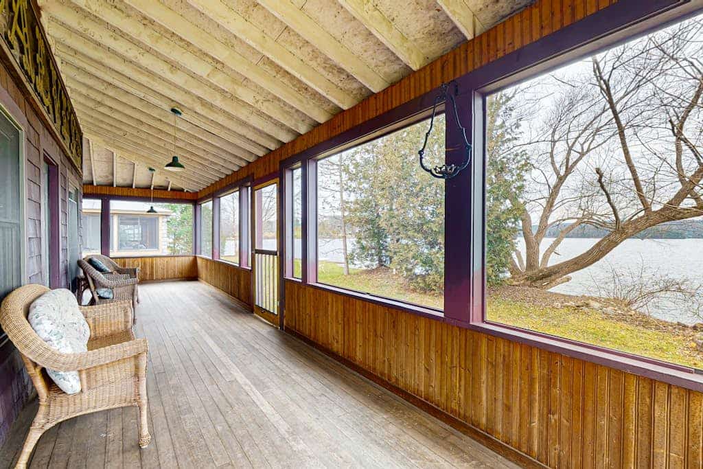 Lakeside house, waterfront views, kayak launch, wrap-around porch, w/d, wifi