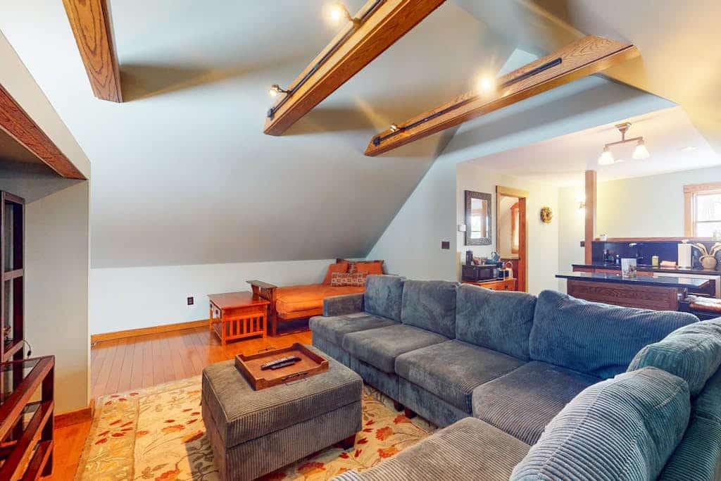 Spacious studio, dog-friendly, close to recreation, central a/c, TV, wifi