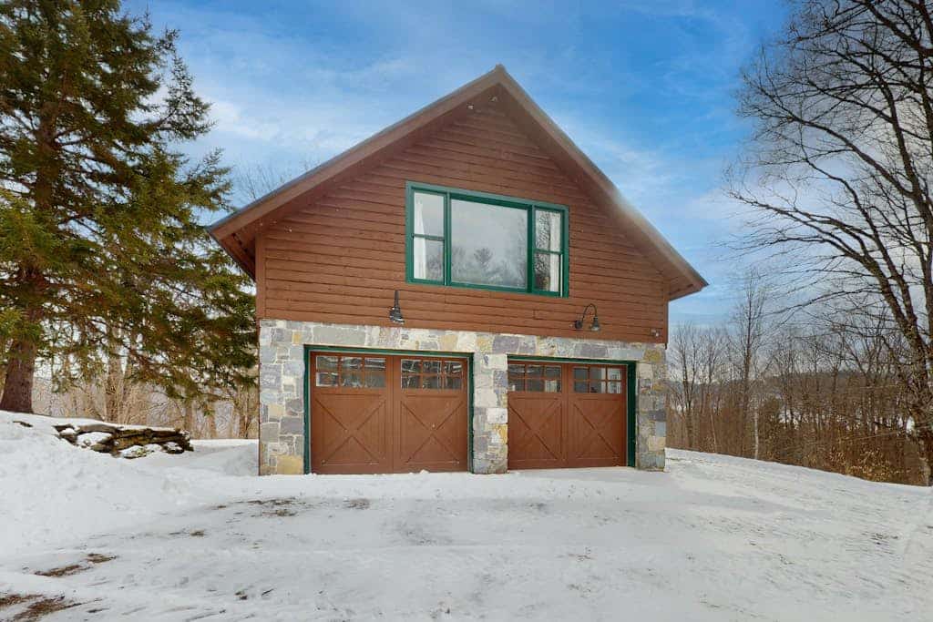 Cozy log cabin & loft, close to recreation, dog-friendly, bbq, balcony, a/c, w/d