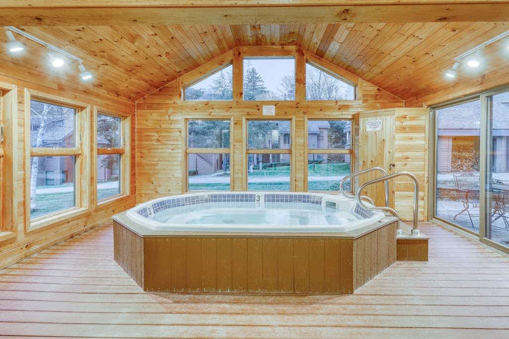 2nd-floor ski chalet with mountain views, indoor pool, hot tub, sauna, & gym
