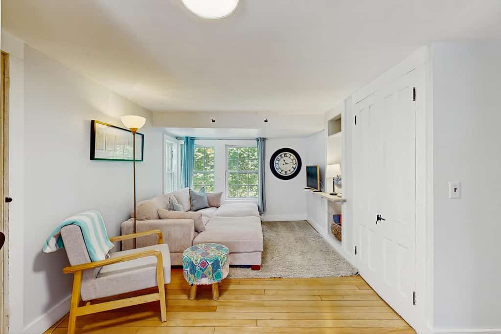 Cozy updated apartment: near skiing, hiking, shops & dining