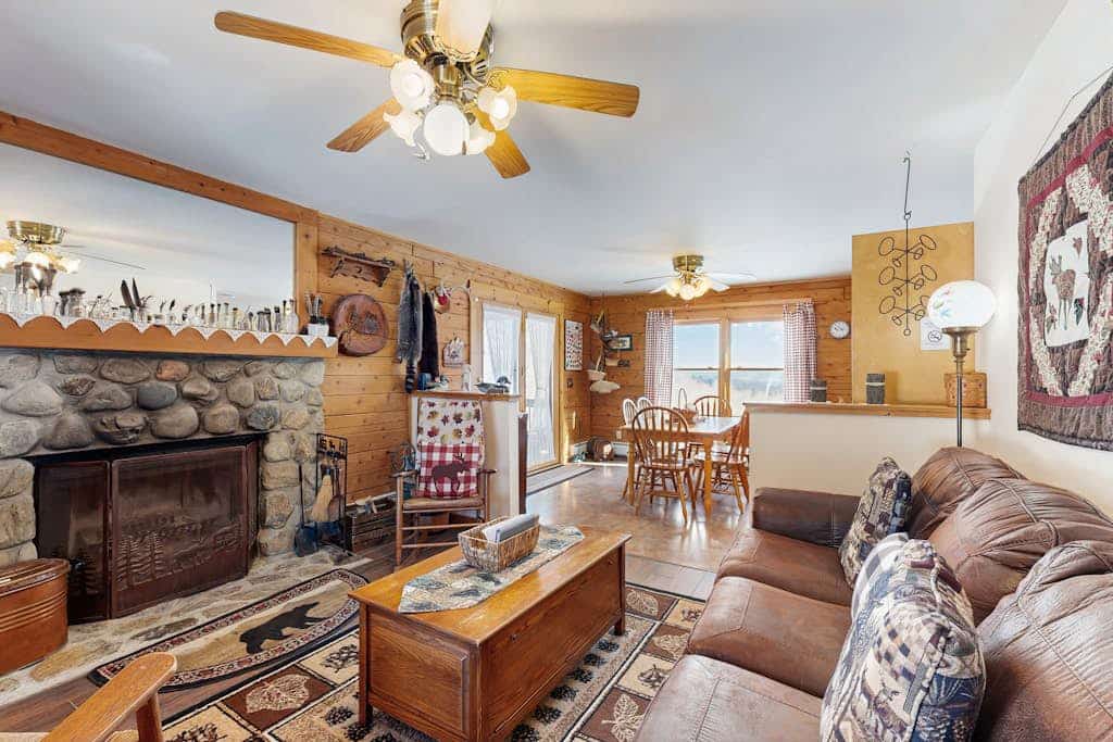 Cabin on 12 acres w/ valley views, sledding hills, bbq, firepit, w/d, wifi