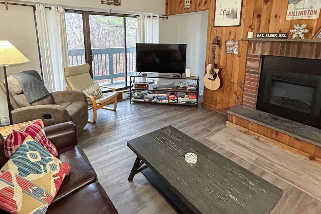 Resort condo with balcony & shared seasonal amenities - close to skiing