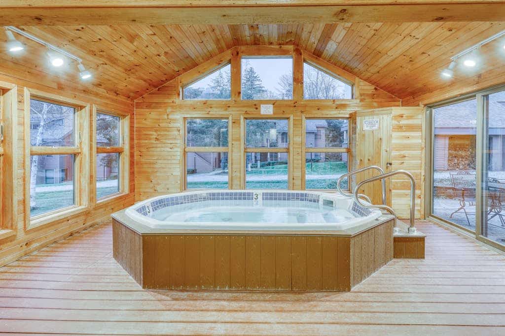 Luxury ski resort condo with on-site pool, hot tub, sauna & game room