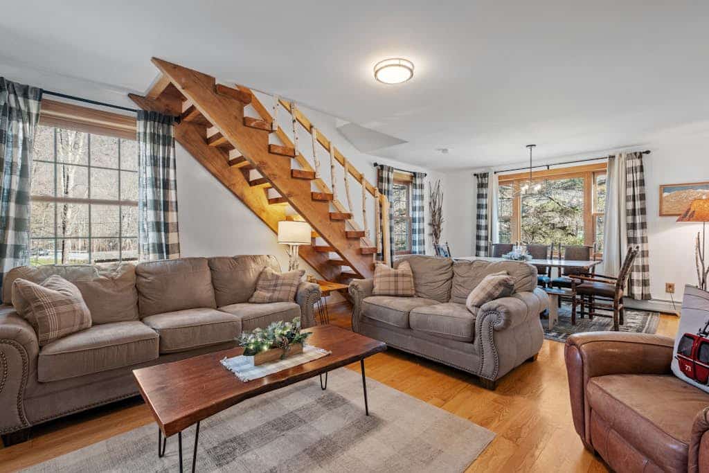 Private, new home near Skyeship gondola with four fireplaces, washer/dryer, WiFi
