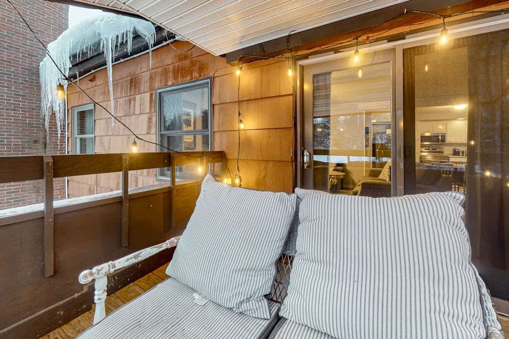 Ski getaway with pool, sauna, covered balcony, W/D access, & internet
