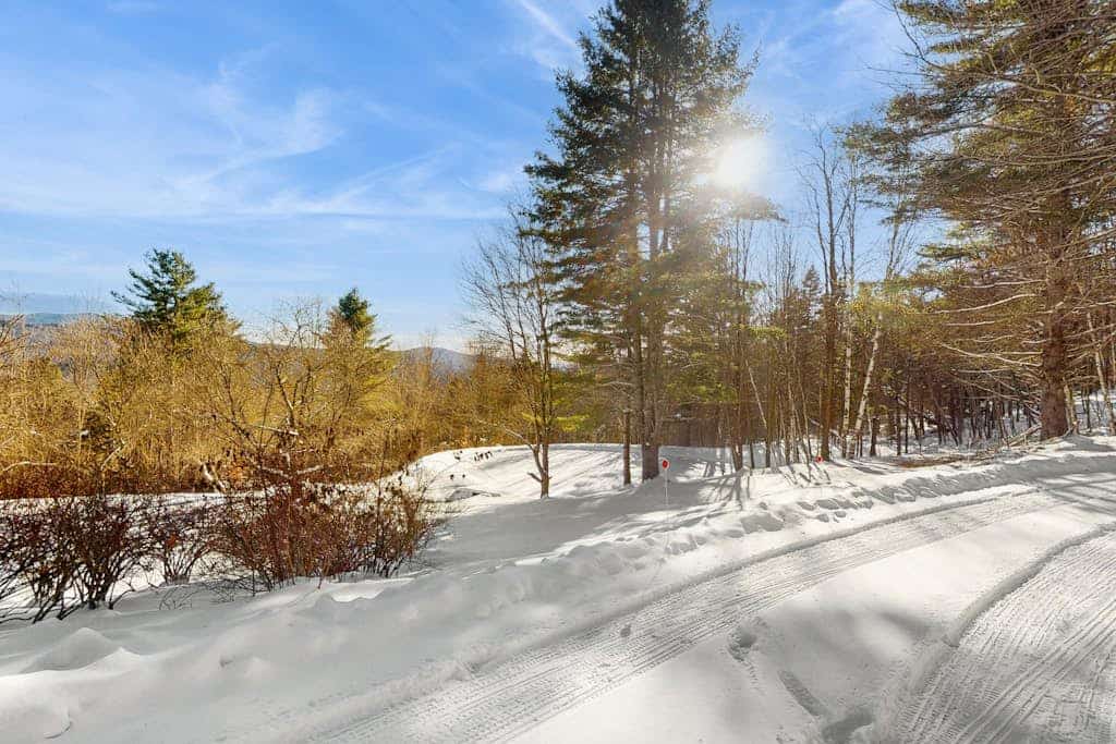 Tranquil apartment w/ mountain views, pond, patio, a/c, kitchenette