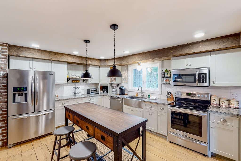 Charming dog-friendly home with private deck, firepit, washer/dryer, & cable