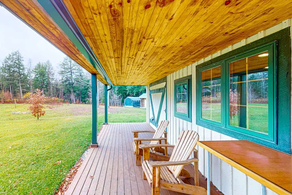 Cozy house in the woods, riverfront, trail,  fireplace, wifi, w/d, bbq, balcony