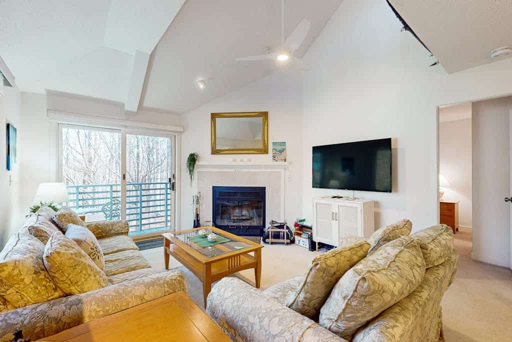 Killington Spa Escape | Fireplace, Pool & Hot Tub