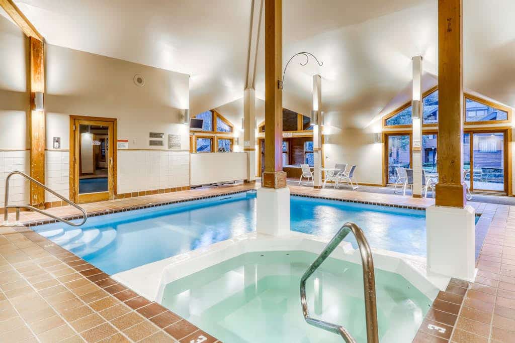 Walk-to-lift condo w/ balcony, fireplace, pool, hot tub, sauna, gym, gameroom