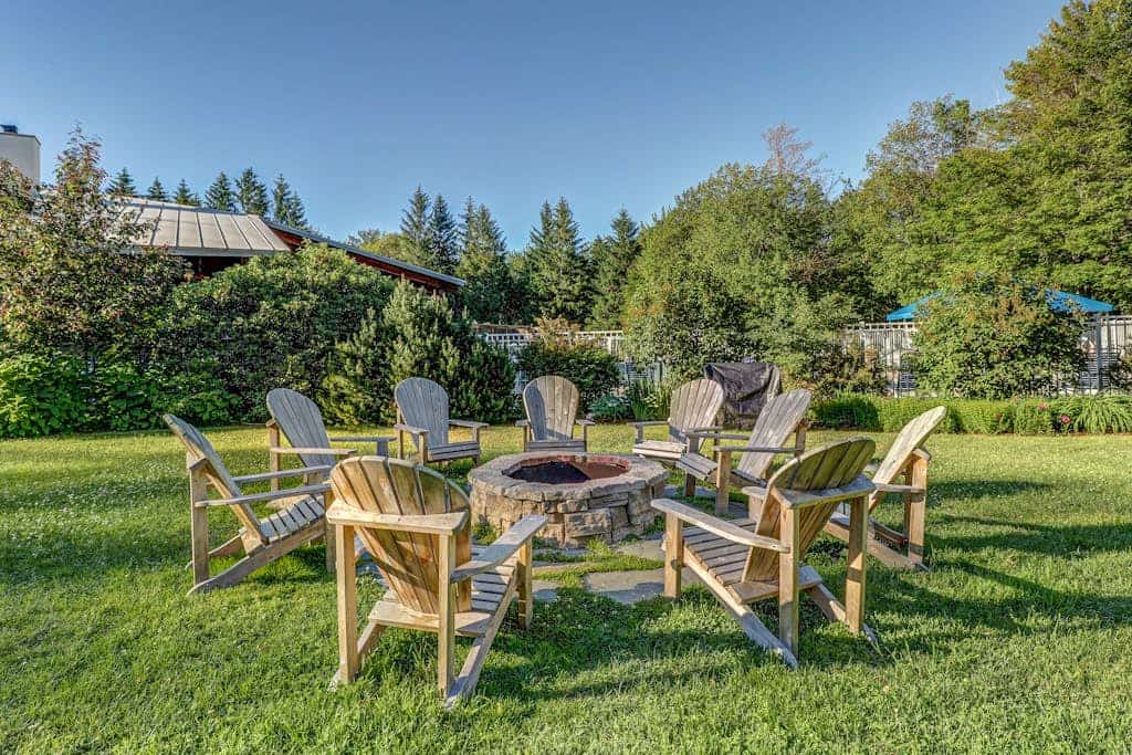 Alpine escape with  3 pools, tennis & gym - fireplace, balcony & W/D