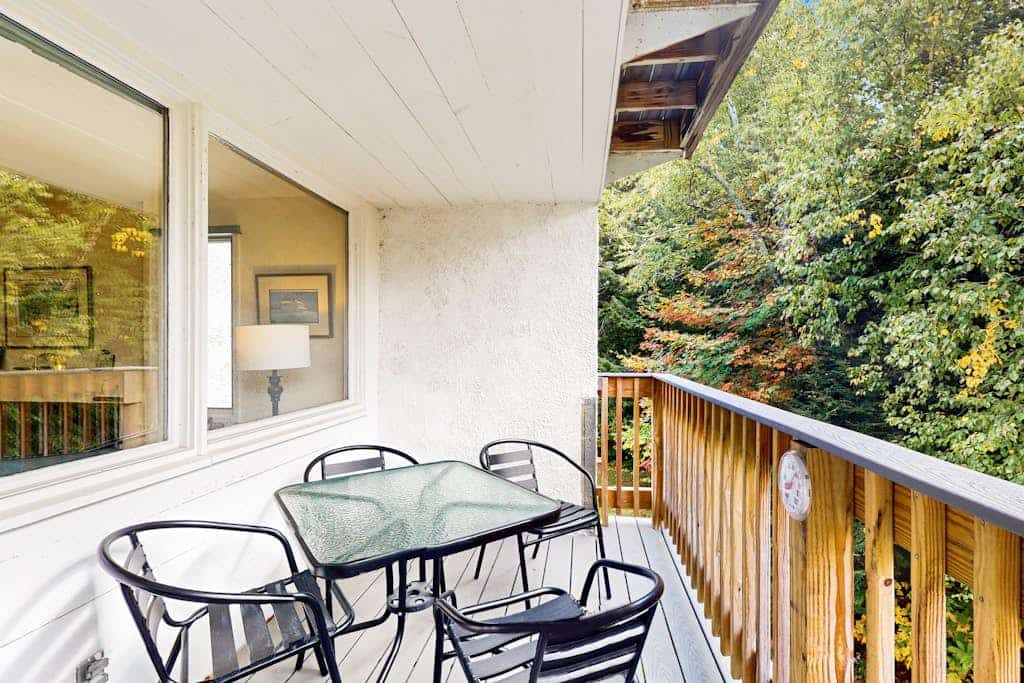 Alpine escape with  3 pools, tennis & gym - fireplace, balcony & W/D