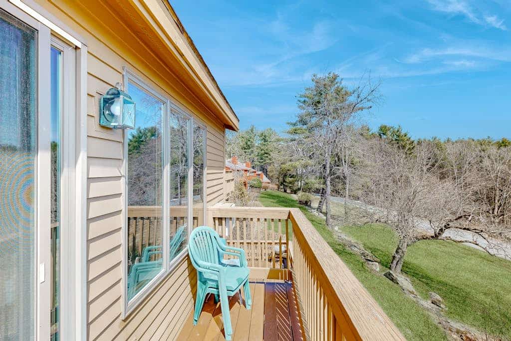 Saltbox townhome with views & fireplace - near Quechee Club, golf, & skiing