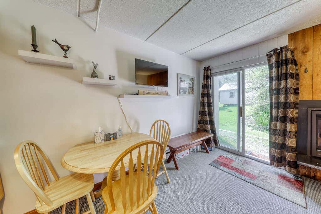Cozy Mountainside Condo