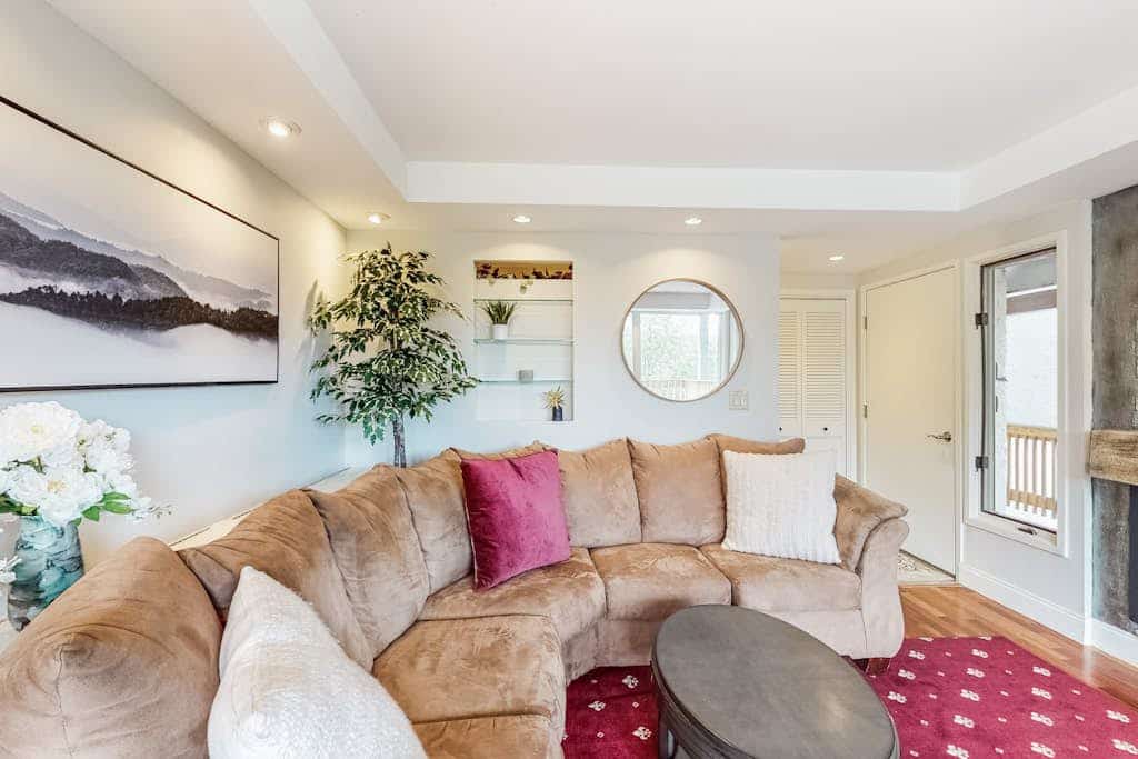 Wonderful Condo Close to Sugarbush Resort with Pool & WiFi