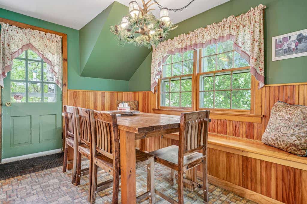 Countryside home near skiing with amazing views,  firepit & hot tub