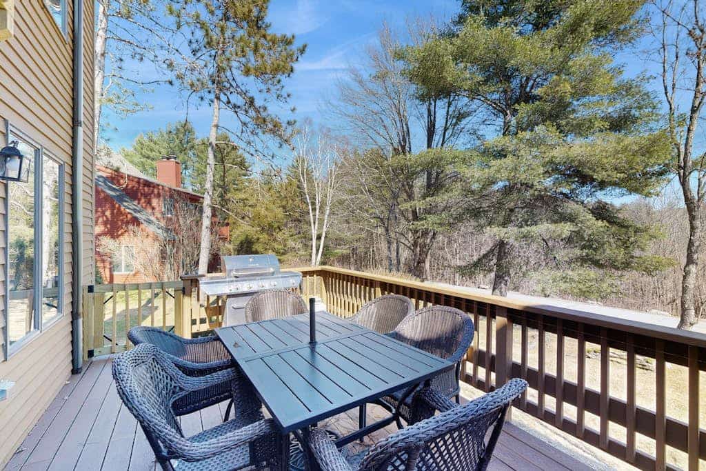 Dog-friendly townhome with views, AC & fireplace - walk to Village of Quechee