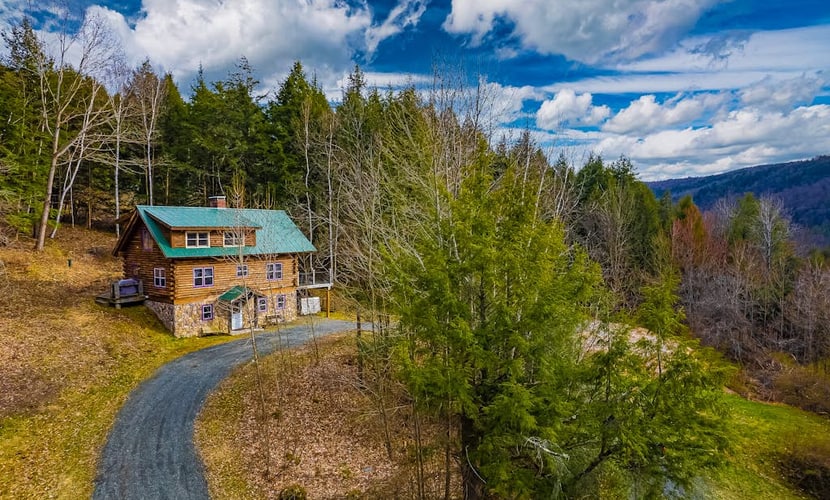 Amazing home on 90 acres - AC & great mountain views