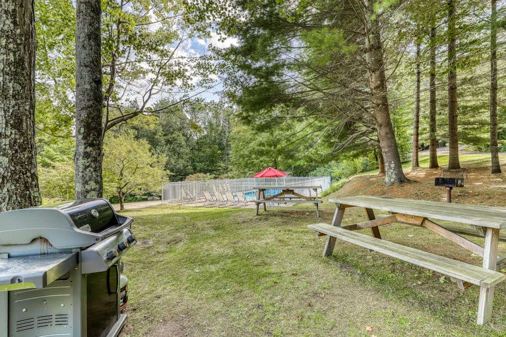 Picturesque mountain view condo with fireplace, balcony, deck, pool, & kitchen